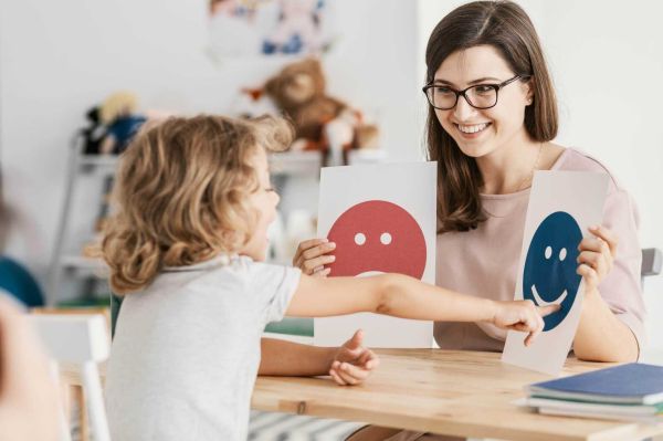 Éducateur spécialisé ou psychoéducateur? Comment choisir le bon professionnel pour aider mon enfant.
