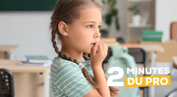 Les doigts toujours en bouche